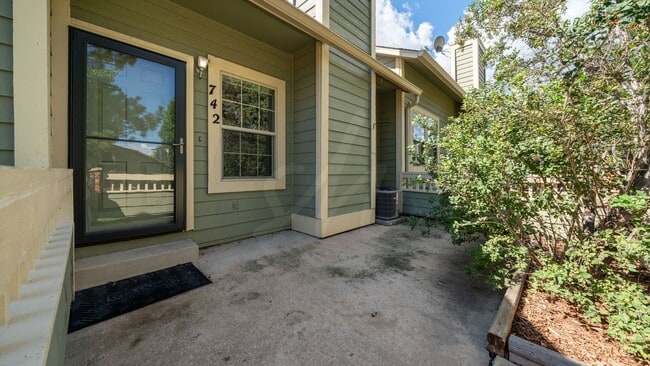 Primary Photo - 2 Bedroom Rancher Townhome in Country Club...