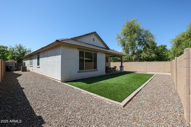 Building Photo - 4336 E Mesquite St