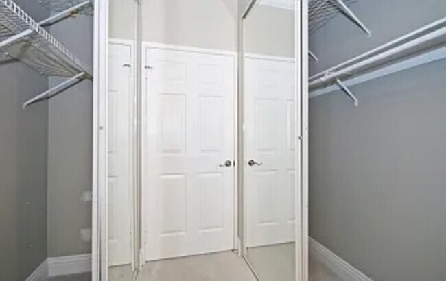 Building Photo - 10921 Sabre Hill Dr