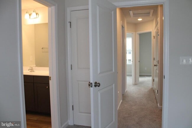 Building Photo - 517 Merganser Wy