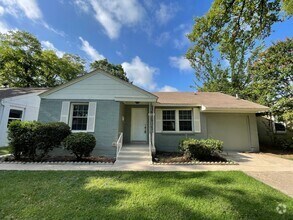 Building Photo - COMING SOON 3 BEDROOM 2 BATH HOME IN TCU AREA