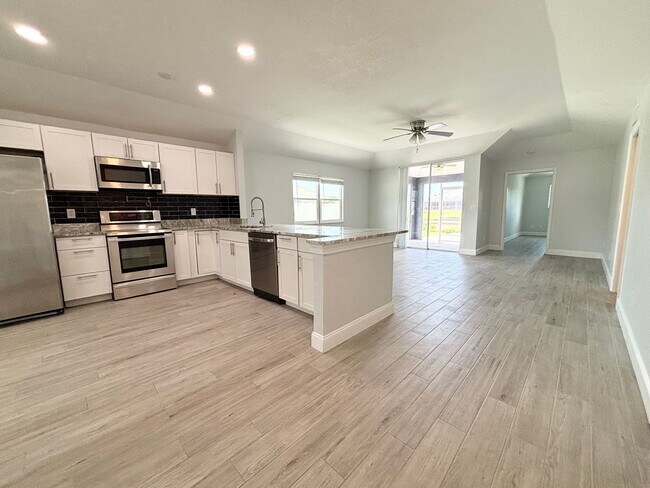 Building Photo - 1324 SE 6th Ave