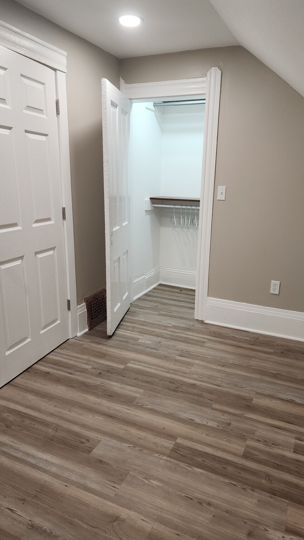 Building Photo - 1301 Buhrer Ave