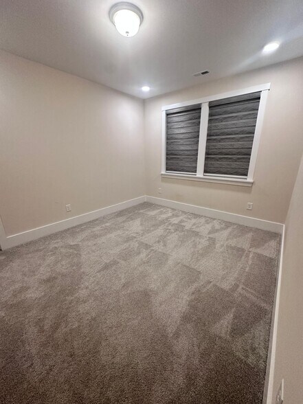 Building Photo - 113 Crested Coral Dr