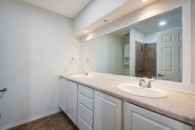Building Photo - 6108 Cherrylawn Cir