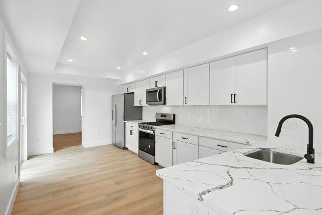 Building Photo - Downtown Sharpsburg New Remodel - 3 Bed, 2...