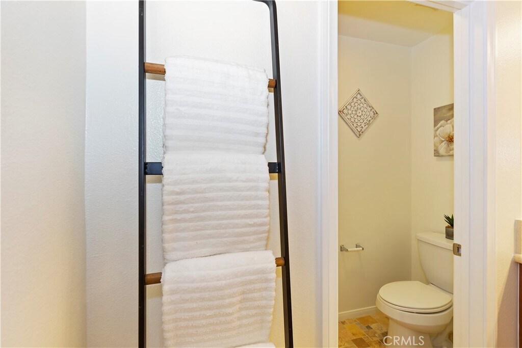 Master bathroom 3rd level - 335 S Glendora Ave
