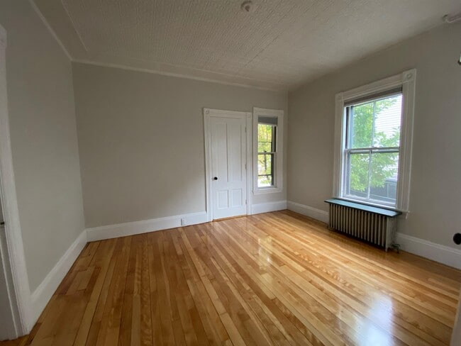 Building Photo - 15 Summit St