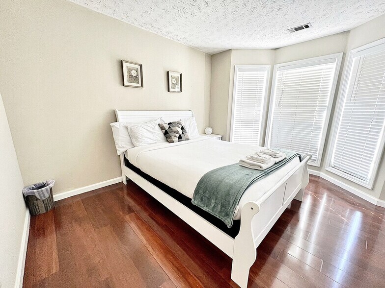 Building Photo - 4710 Cambridge Park Ct NW