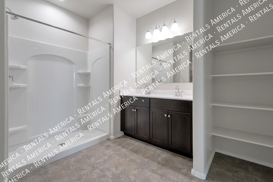 Building Photo - 4655 W Basil Ave