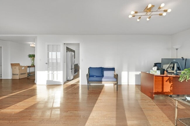 Building Photo - 1733 Harmon Cove Tower