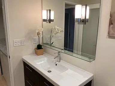 Building Photo - 5354 Lindley Ave