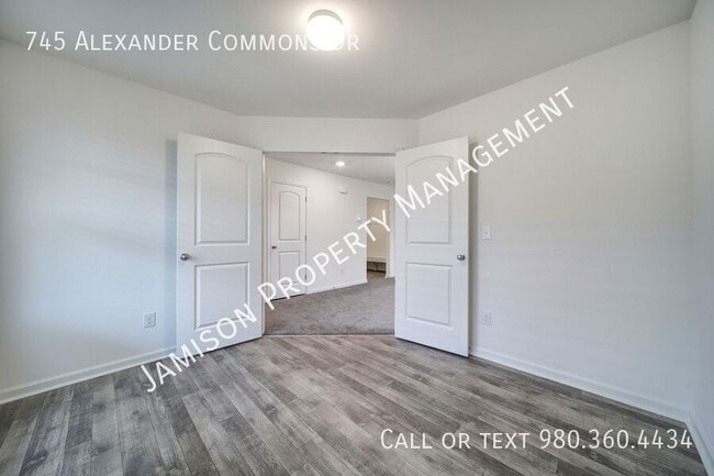Building Photo - 745 Alexander Commons Dr