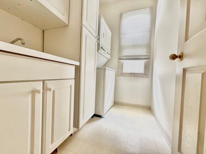 Building Photo - 30684 Tanglewood Trl