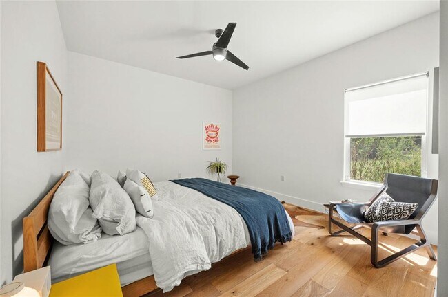 Building Photo - 602 Persimmon St