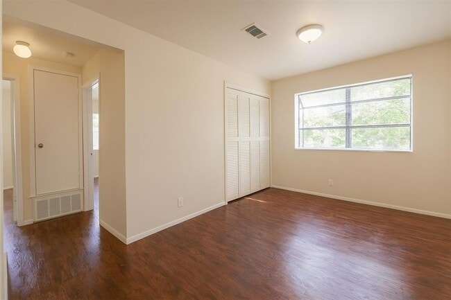 Building Photo - 903 Taulbee Ln