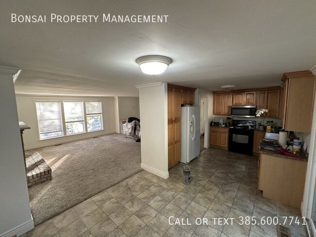 Building Photo - Top Floor of Single Family Home