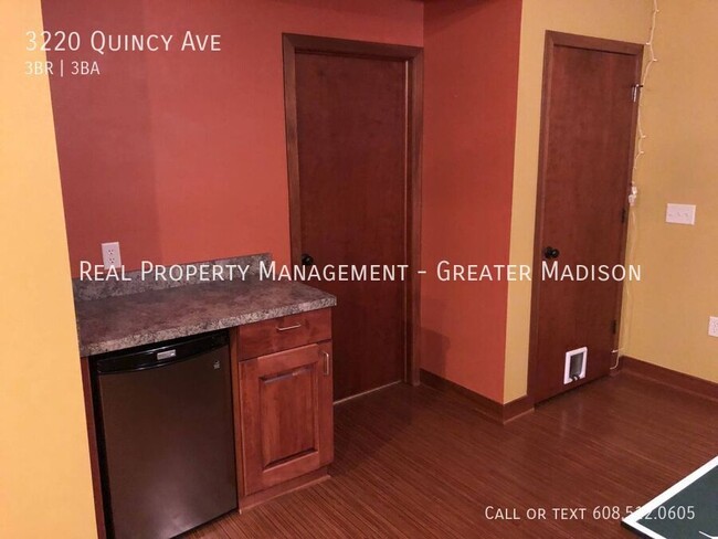 Building Photo - 3220 Quincy Ave