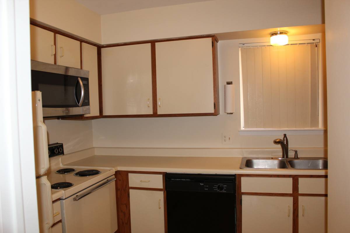 Building Photo - 1629 Emerson Cir