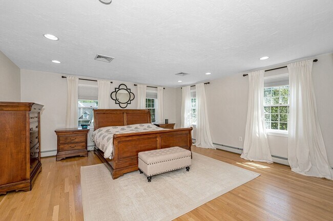 Building Photo - 4 Nashoba Dr