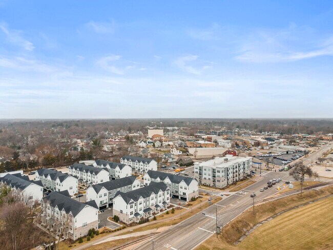 Building Photo - 103 E Crystal Lake Ave