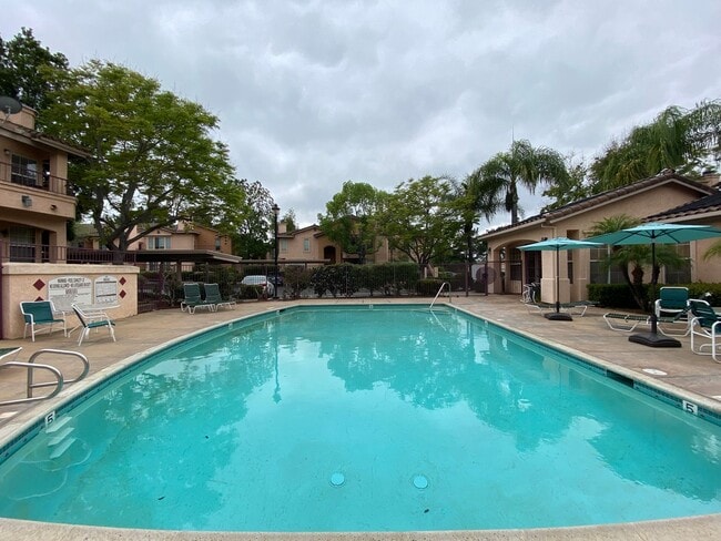 Building Photo - Beautifully Renovated Condo in Rancho Bernardo!