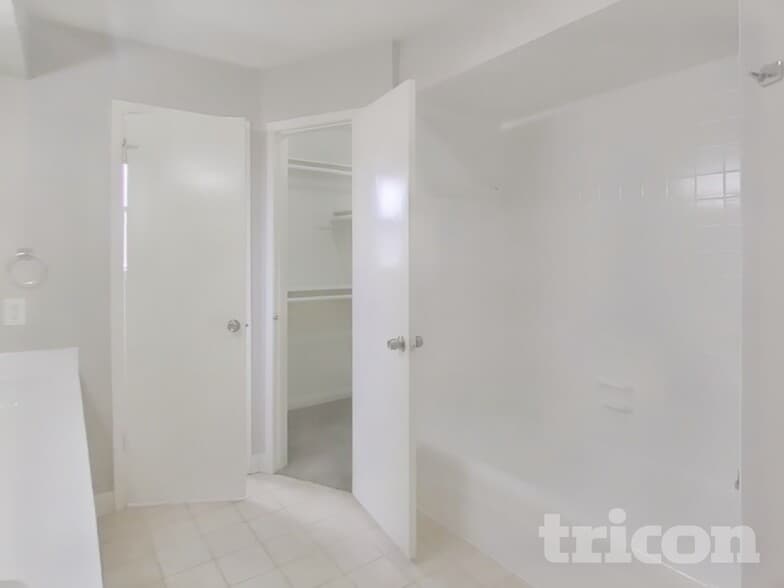 Building Photo - 14218 Overbrook Ln