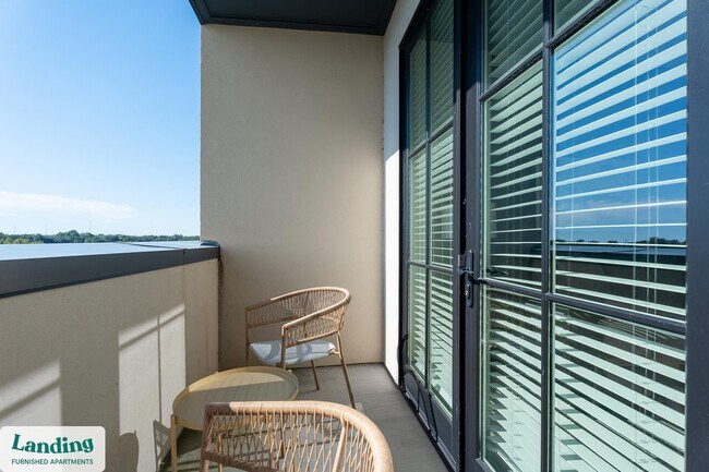 Building Photo - 300 E Broad St