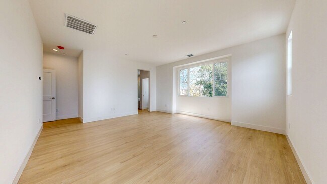 Building Photo - 2782 Sassy St