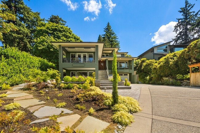 Building Photo - Exquisite Kirkland Estate - Lake Front Views
