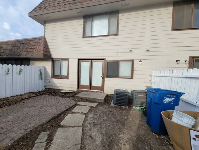 Building Photo - 5704 Tiburon Ct