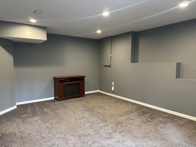 Building Photo - 15493 Yellow Pine St NW