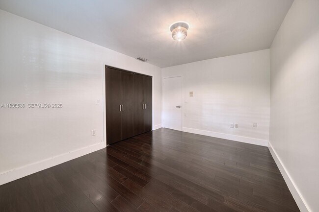 Building Photo - 1442 Coruna Ave