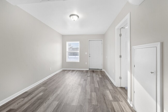 Building Photo - 6735 Ford Ave