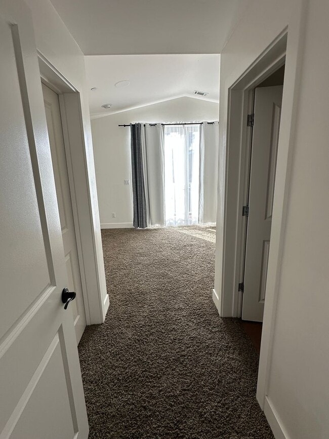 Building Photo - Just reduced! Walk to shops, and beach!