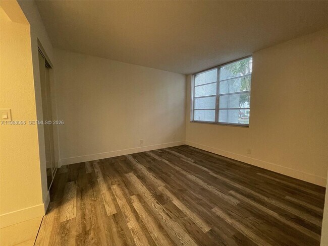 Building Photo - 9441 Live Oak Pl
