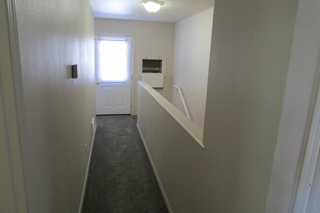 Upstairs hall - 2234 Lamplighter Ln