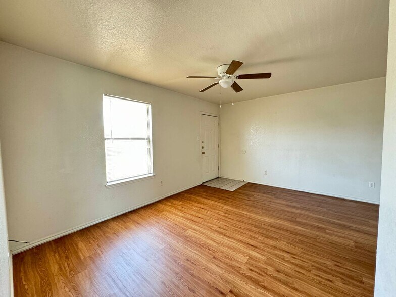 Building Photo - 1904 Windward Dr