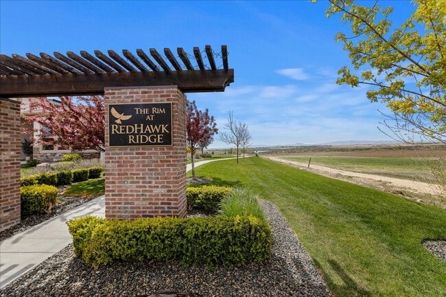 Building Photo - 5 Bed 3 bath Golf Course Neighborhood