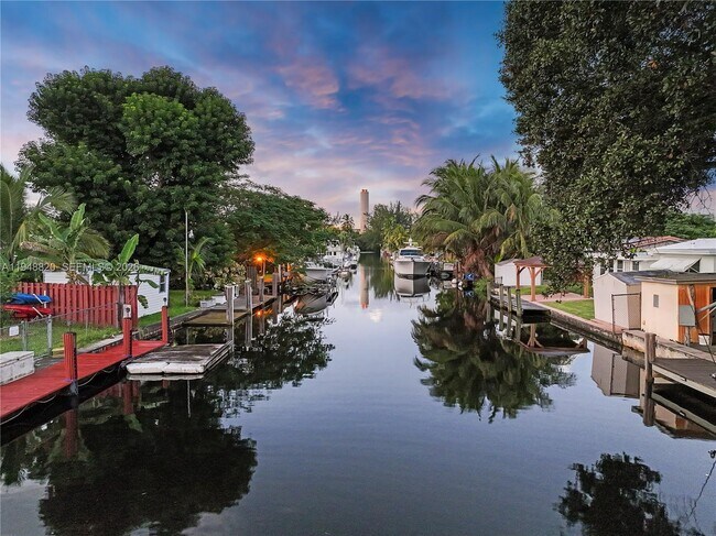 Building Photo - 4711 SW 42nd Terrace