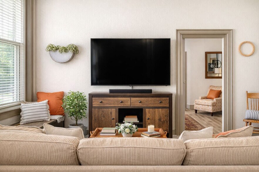 Building Photo - 101 Algoma Blvd