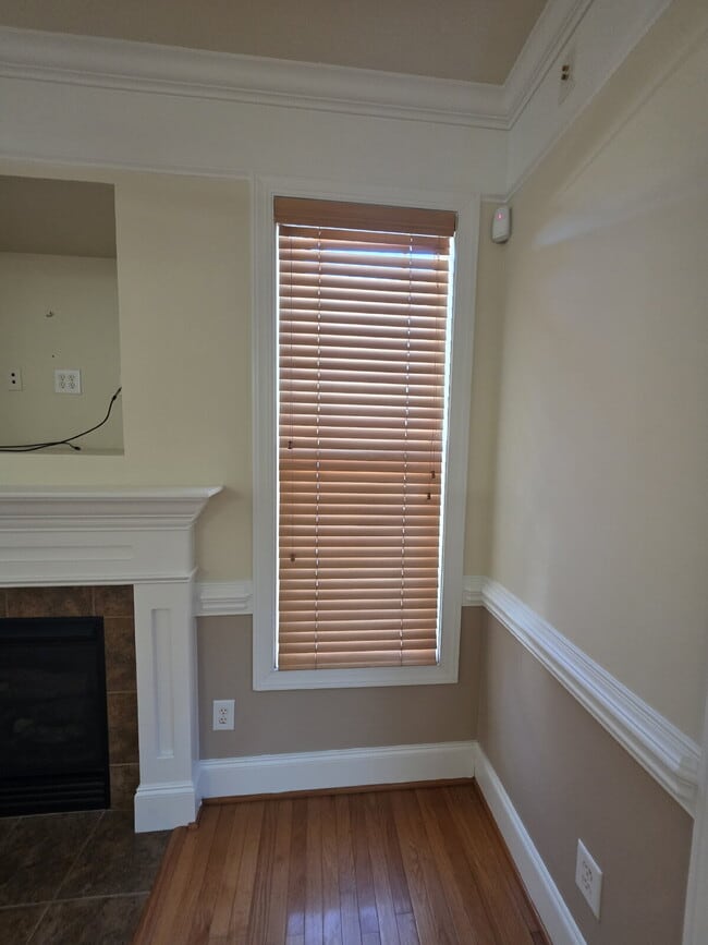 Building Photo - Spacious 4-Bedroom Home for Rent in Kings ...