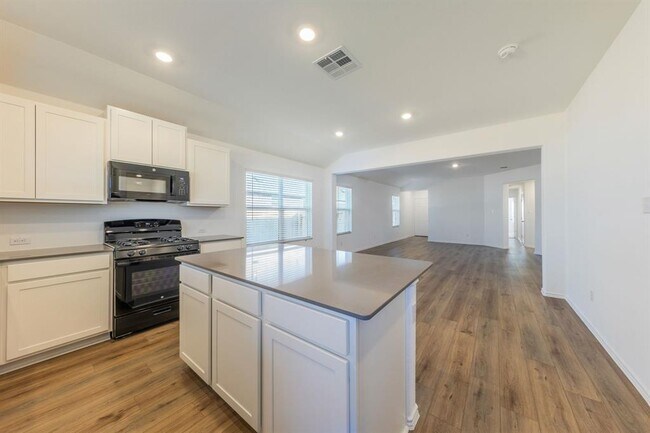 Building Photo - 602 Waterway Ave