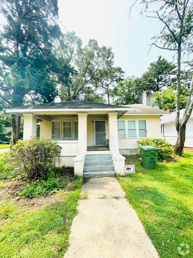 Building Photo - ** 4 Bed 2 Bath located by Jackson Hospita...