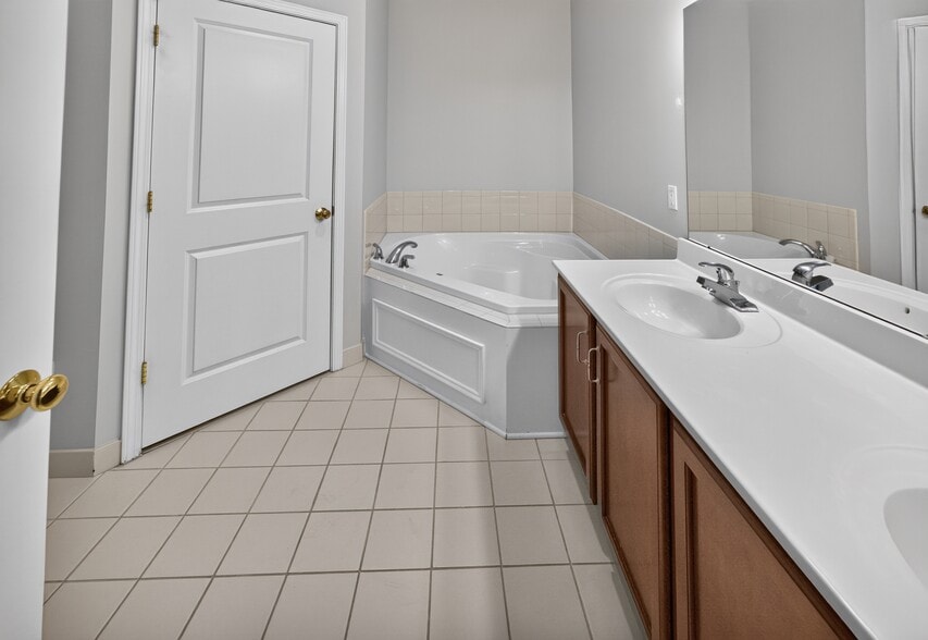 Master's Bedroom Bathroom - 404 Degas Ct