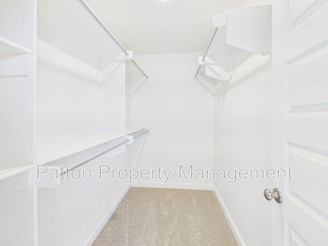 Building Photo - 3007 Farmyard Dr