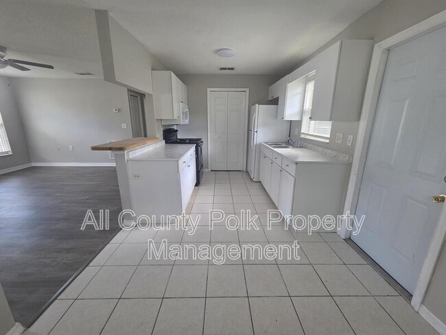 Building Photo - 220 S Eastside Dr