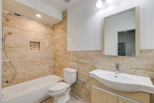 Building Photo - 2630 Annin St
