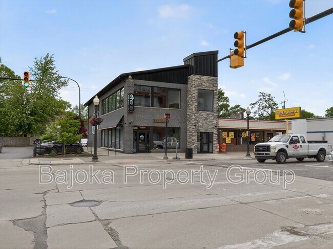 Building Photo - 415 W Nine Mile Rd