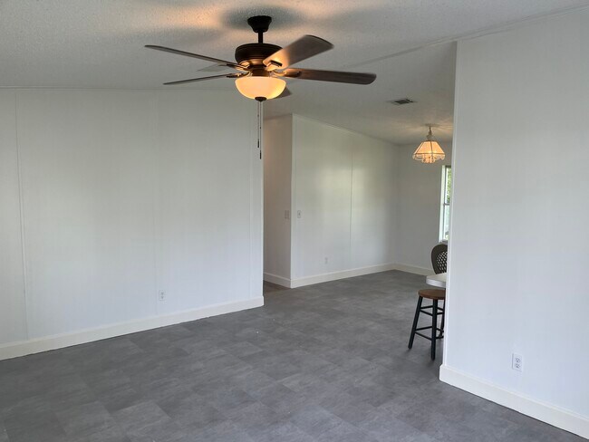 Building Photo - 5486 Williamsburg Ln